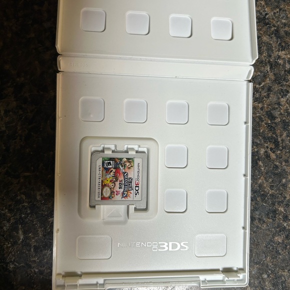 Nintendo 3DS Super Smash Bros. - Red and Blue - Picture 2 of 4